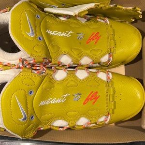 W Nike Air More Money